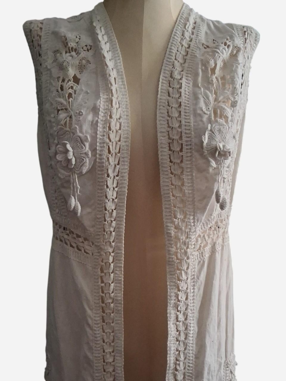 Source Unknown Cream Crochet & Embroidered Sleeveless Vest